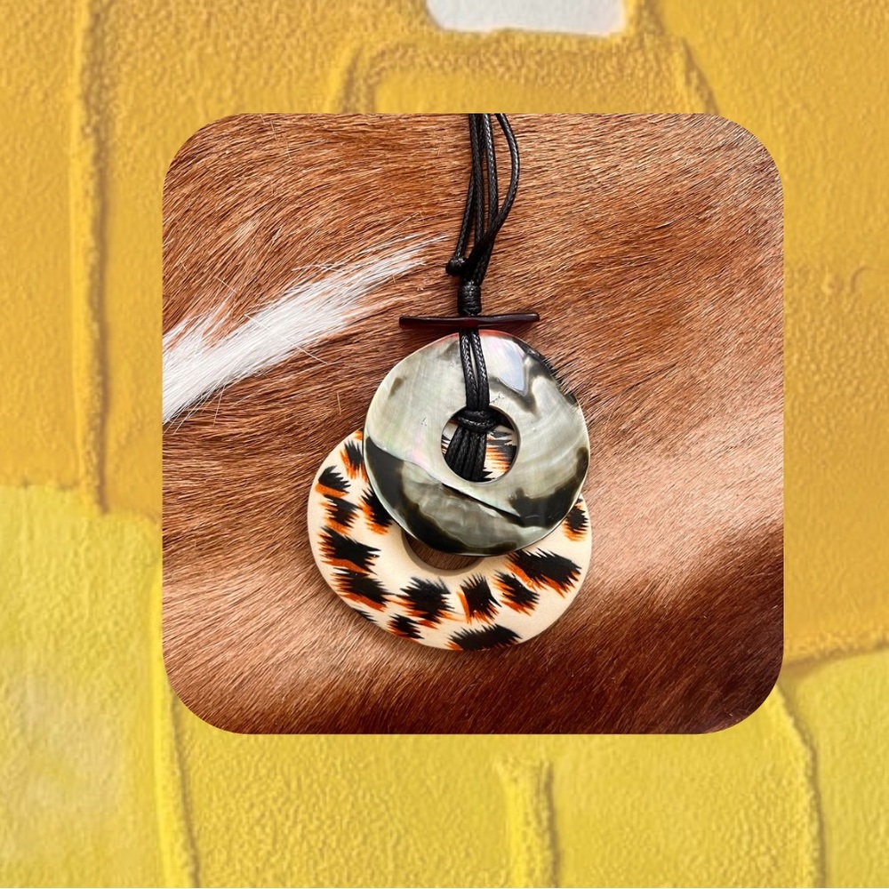 🏷️🎉🆕 double layered leopard print & black pendant necklace